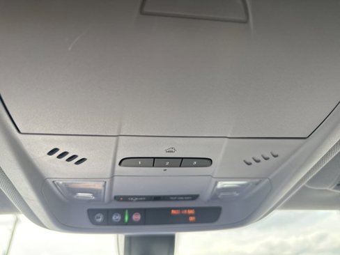 Used 2018 Chevrolet Equinox LT image 19