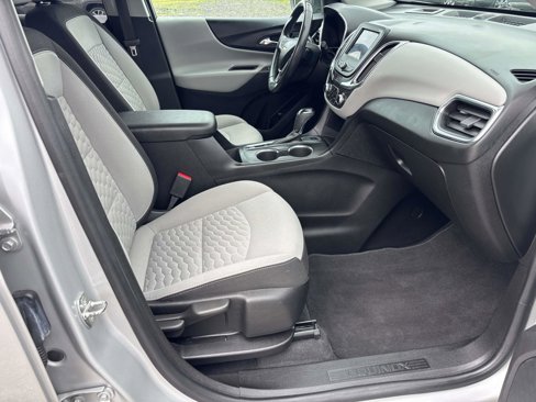 Used 2020 Chevrolet Equinox LT w/ Driver Convenience Package image 16