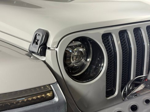 Used 2020 Jeep Wrangler Unlimited Sahara image 15