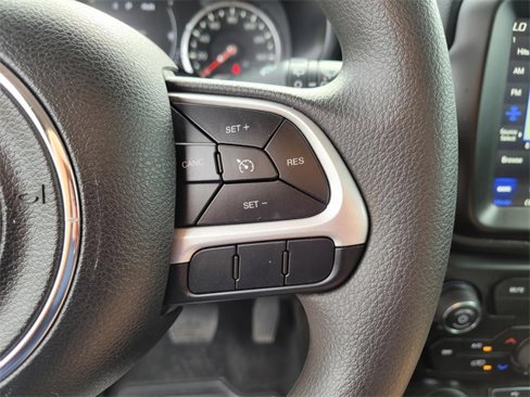 Used 2023 Jeep Renegade Latitude image 24