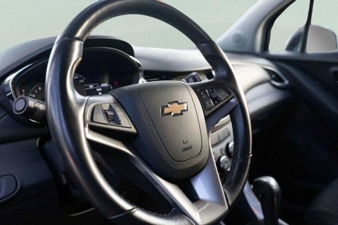 Used 2019 Chevrolet Trax LT w/ LT Convenience Package image 11