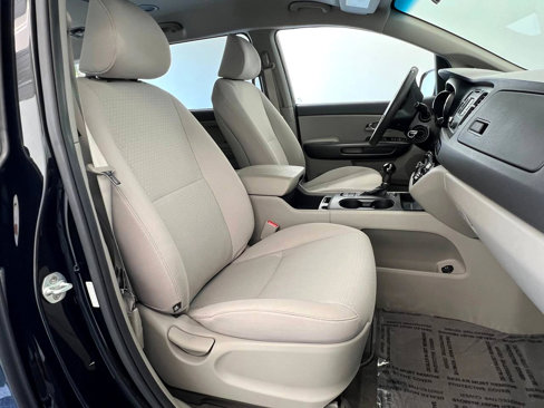 Used 2017 Kia Sedona LX image 12