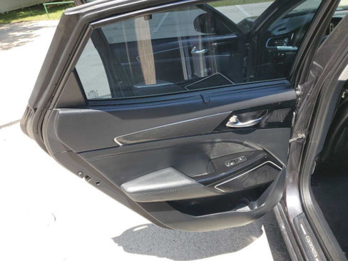 Used 2017 Kia Cadenza Limited image 12