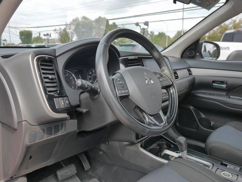 Used 2017 Mitsubishi Outlander SE image 22