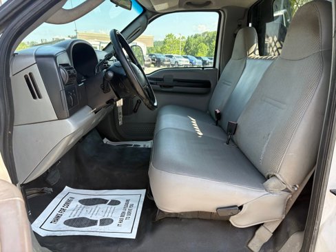 Used 2007 Ford F550 2WD Regular Cab Super Duty image 4