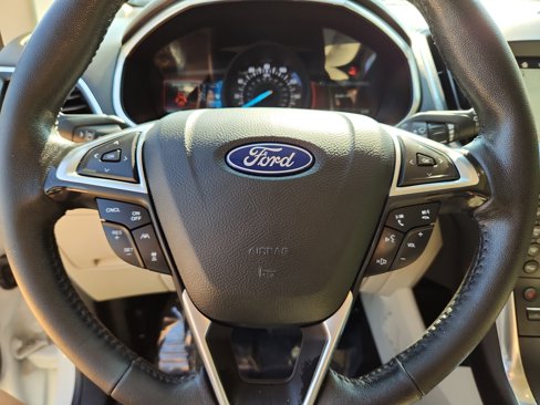 Used 2019 Ford Edge Titanium image 18