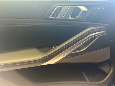 Used 2022 BMW X6 xDrive40i w/ M Sport Package image 3
