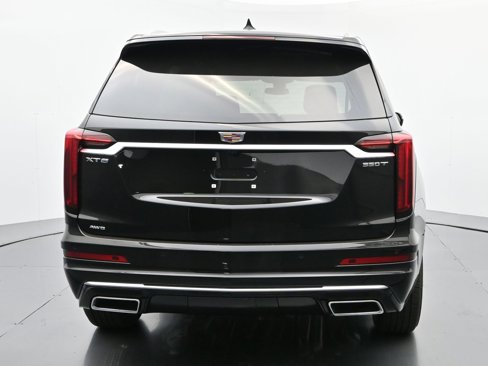 New 2025 Cadillac XT6 Luxury image 4