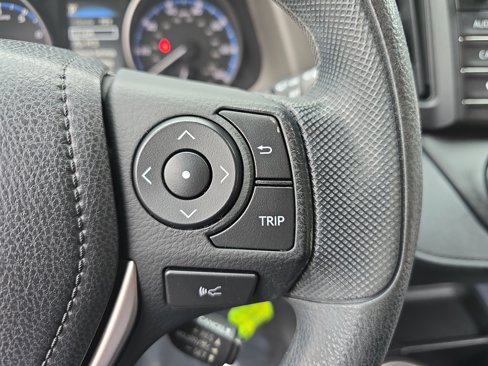 Used 2017 Toyota RAV4 LE image 17
