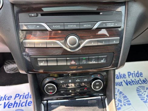 Used 2017 INFINITI QX30 Premium w/ Navigation Package image 19