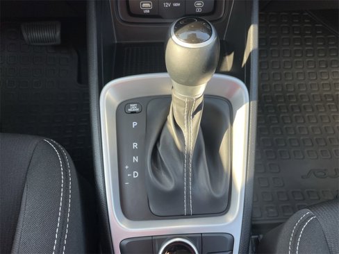 Used 2023 Hyundai Venue SEL image 19