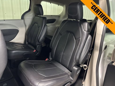 Certified 2022 Chrysler Pacifica Touring-L image 14