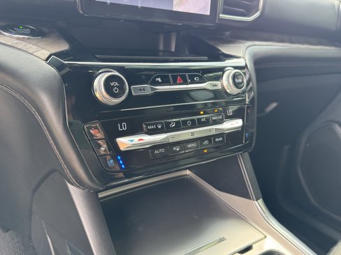 Used 2021 Ford Explorer Platinum w/ Equipment Group 601A image 23