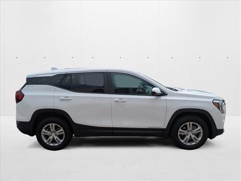 Used 2024 GMC Terrain SLE image 4