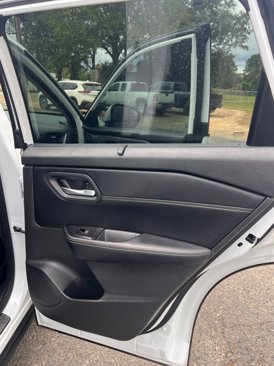 Used 2024 Nissan Rogue SV w/ SV Premium Package image 22