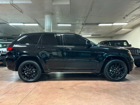 Certified 2021 Jeep Grand Cherokee Laredo X image 6