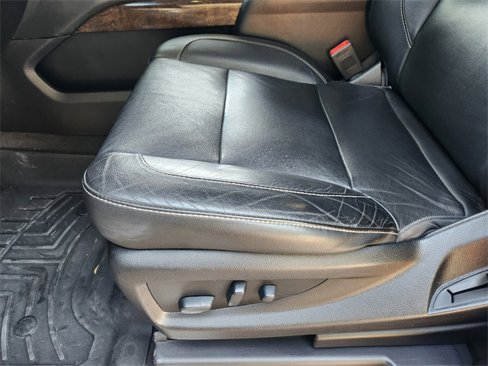 Used 2020 Chevrolet Suburban LT image 24