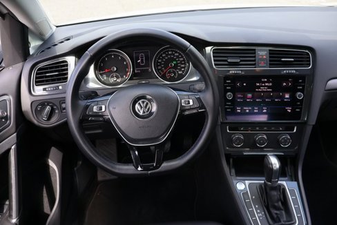 Used 2018 Volkswagen Golf SE image 12