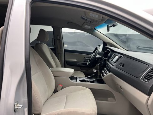 Used 2020 Kia Sedona LX image 48