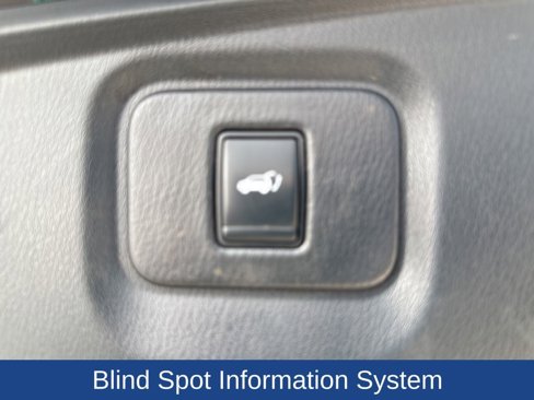 Used 2016 Nissan Pathfinder Platinum image 11