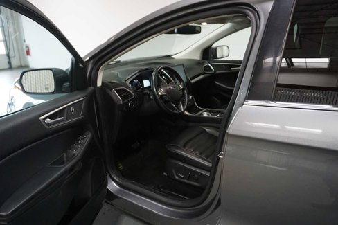 Used 2023 Ford Edge SEL image 11