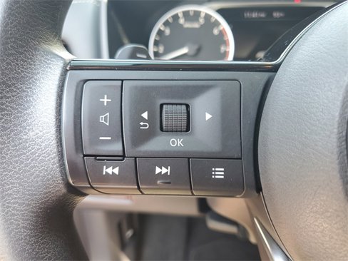 Certified 2022 Nissan Rogue SV image 17