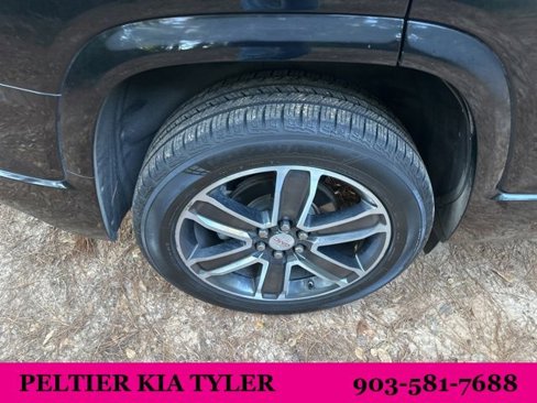 Used 2017 GMC Acadia Denali image 12