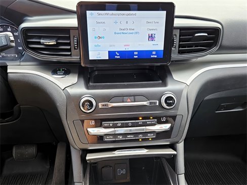 Used 2020 Ford Explorer XLT image 18