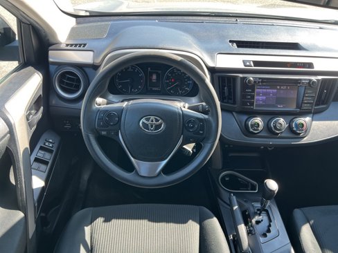 Used 2018 Toyota RAV4 LE image 18