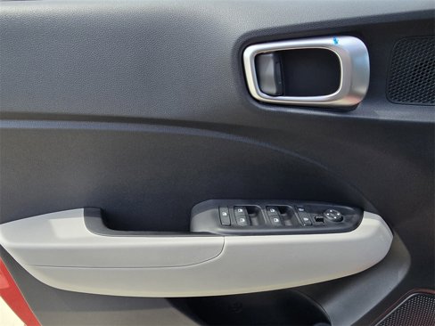 New 2025 Hyundai Venue SEL image 15