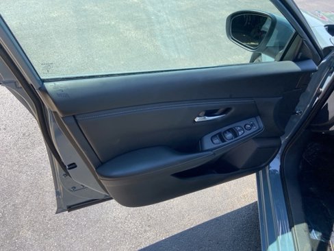 Used 2025 Nissan Sentra SV image 9