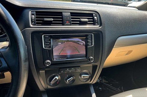Used 2017 Volkswagen Jetta SE image 27