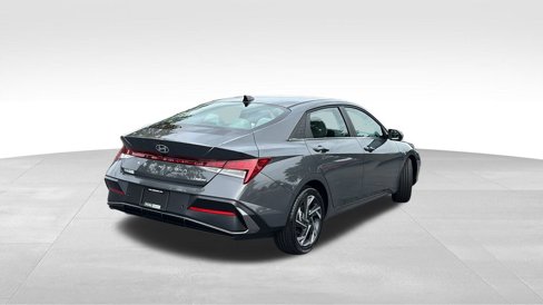 Used 2024 Hyundai Elantra Limited image 7