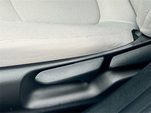 Used 2022 Toyota Corolla LE image 3