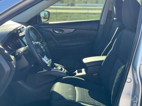 Used 2018 Nissan Rogue S image 16