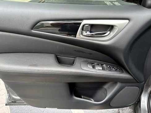 Used 2020 Nissan Pathfinder S image 7