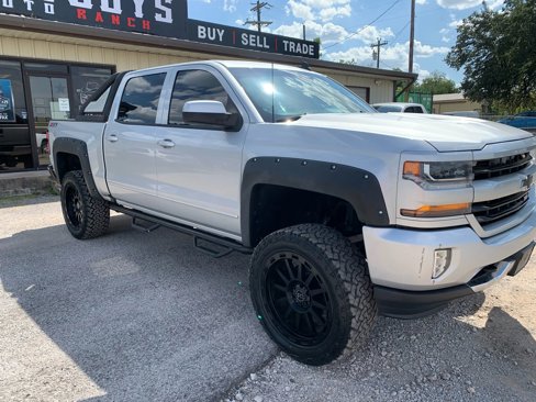 Used 2017 Chevrolet Silverado 1500 LT w/ LT Convenience Package image 4