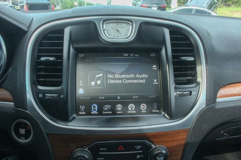 Used 2017 Chrysler 300 C Platinum image 11