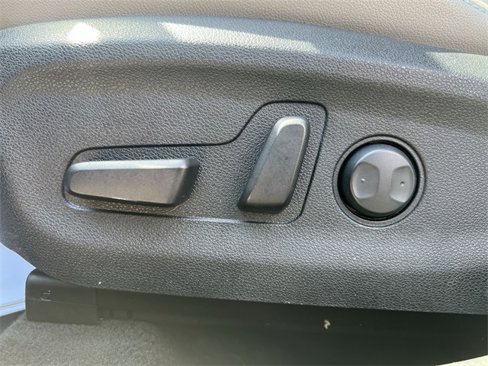 Used 2020 Kia Niro Touring image 12