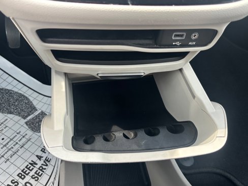 Used 2018 Chrysler Pacifica Touring-L image 39