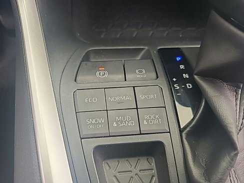Used 2020 Toyota RAV4 XLE image 34