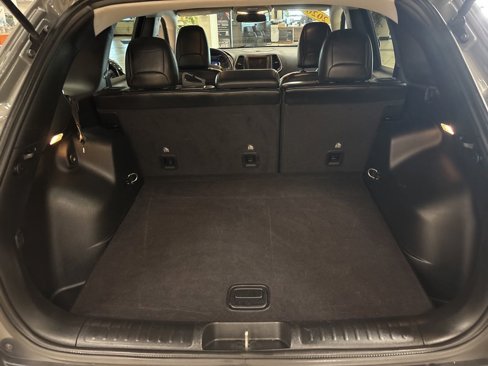 Used 2020 Jeep Cherokee Latitude Plus w/ Cold Weather Group image 27
