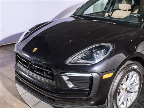 Used 2025 Porsche Macan image 27