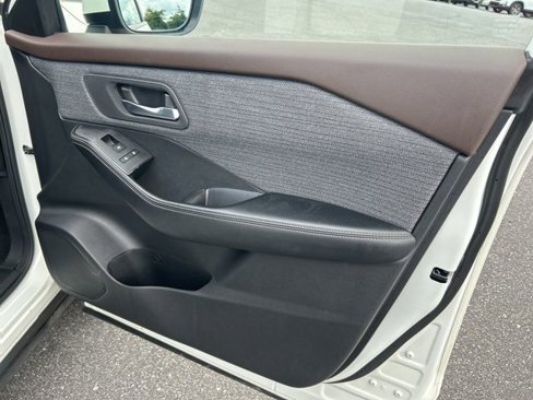 Used 2023 Nissan Rogue SV image 35