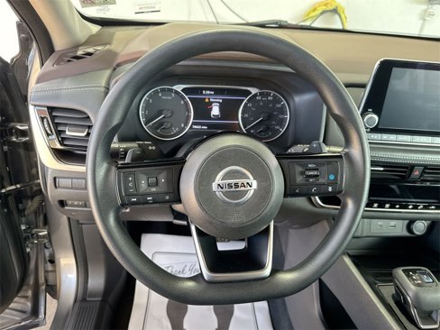 Used 2021 Nissan Rogue SV image 16