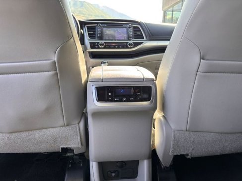 Used 2015 Toyota Highlander XLE image 28