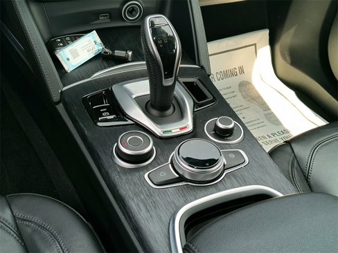 Used 2022 Alfa Romeo Stelvio Sprint image 31