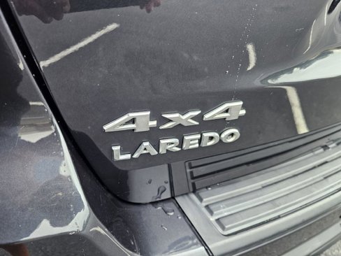 Used 2013 Jeep Grand Cherokee Laredo w/ Laredo E Group image 11