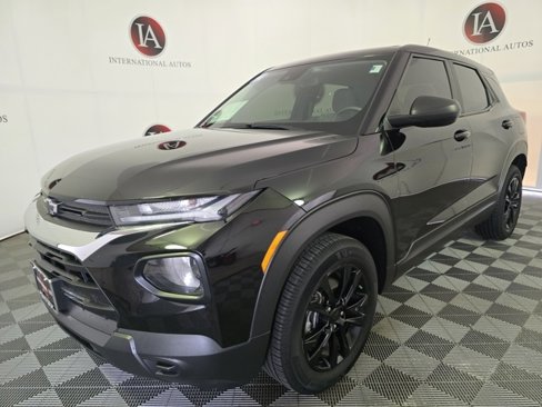 Used 2021 Chevrolet TrailBlazer LS image 2
