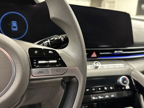 Used 2024 Hyundai Elantra Blue image 10